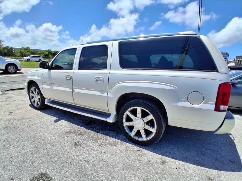 2003 Cadillac Escalade EXT - Premium Sport Utility Pickup 4D 5 1\/4 ft