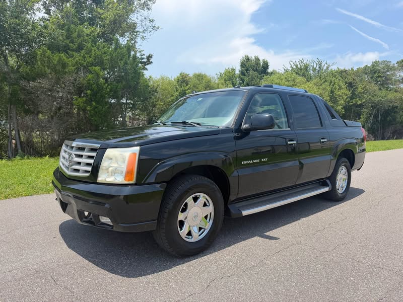 2005 Cadillac Escalade EXT - Luxury Sport Utility Pickup 4D 5 1\/4 ft