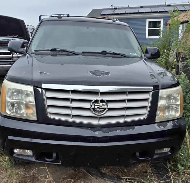 2005 Cadillac Escalade EXT - Luxury Sport Utility Pickup 4D 5 1\/4 ft