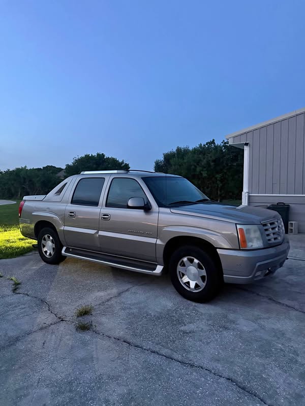 2002 Cadillac Escalade EXT - Luxury Sport Utility Pickup 4D 5 1\/4 ft