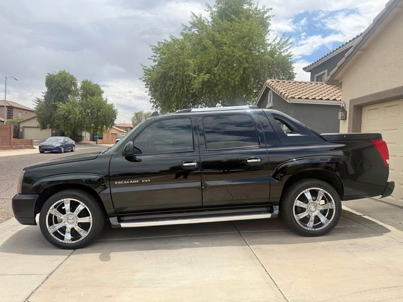 2002 Cadillac Escalade EXT - Premium Sport Utility Pickup 4D 5 1\/4 ft