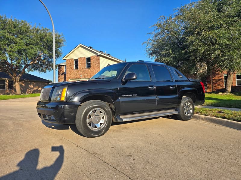 2004 Cadillac Escalade EXT - Premium Sport Utility Pickup 4D 5 1\/4 ft