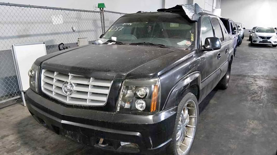 2002 Cadillac Escalade EXT - Luxury Sport Utility Pickup 4D 5 1\/4 ft