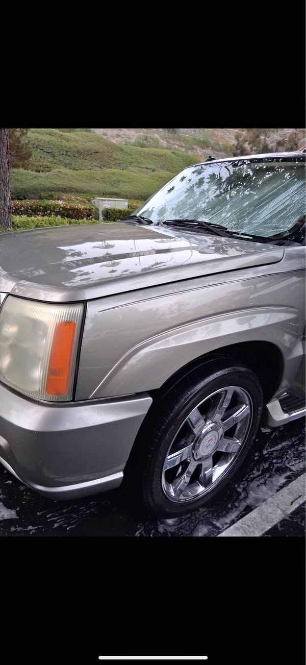 2003 Cadillac Escalade EXT - Luxury Sport Utility Pickup 4D 5 1\/4 ft