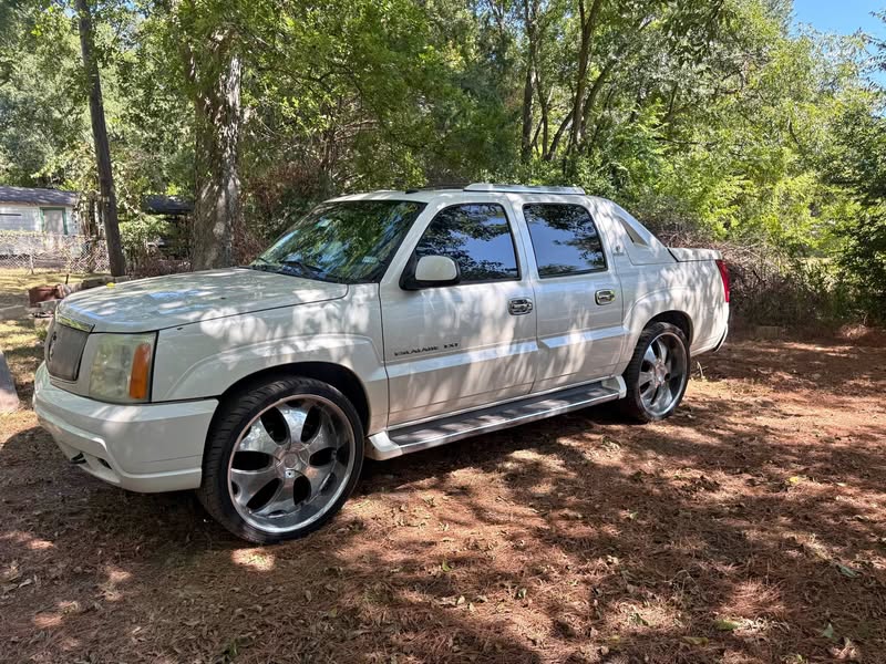 2003 Cadillac Escalade EXT - Luxury Sport Utility Pickup 4D 5 1\/4 ft