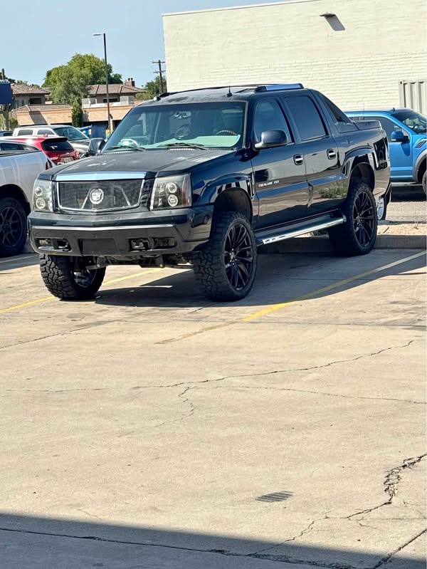 2004 Cadillac Escalade EXT - Luxury Sport Utility Pickup 4D 5 1\/4 ft