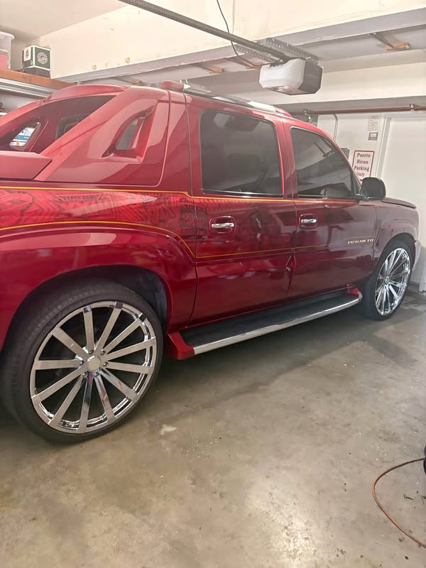 2002 Cadillac Escalade EXT - Luxury Sport Utility Pickup 4D 5 1\/4 ft