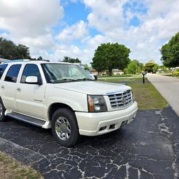 2003 Cadillac Escalade EXT - Luxury Sport Utility Pickup 4D 5 1\/4 ft