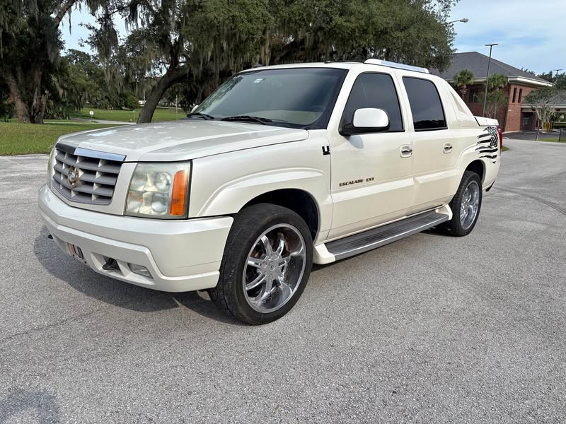 2004 Cadillac Escalade EXT - Luxury Sport Utility Pickup 4D 5 1\/4 ft