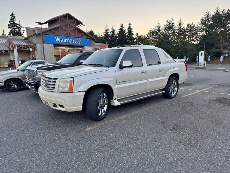 2005 Cadillac Escalade EXT - Sport Utility Pickup 4D