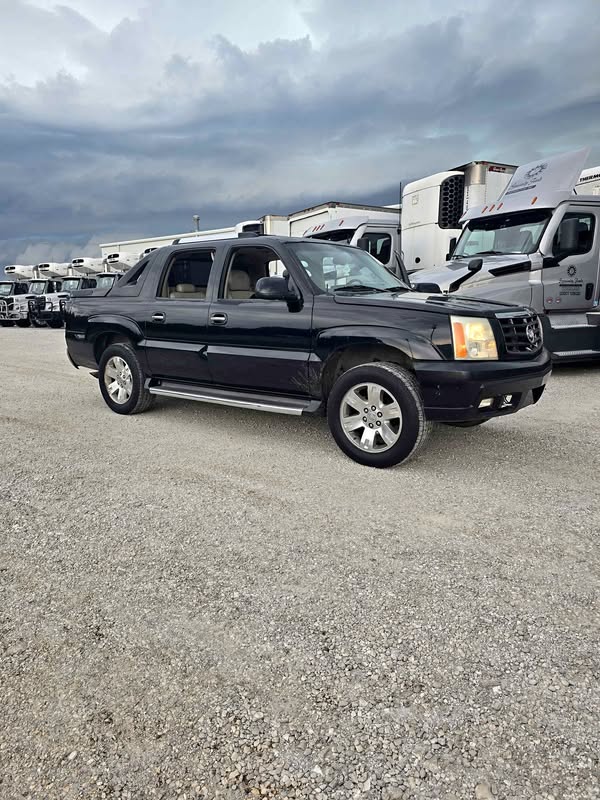 2002 Cadillac Escalade EXT - Sport Utility Pickup 4D 5 1\/4 ft