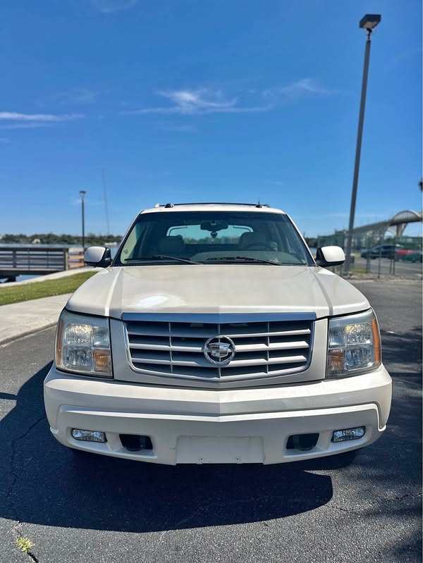 2005 Cadillac Escalade EXT - Sport Utility Pickup 4D