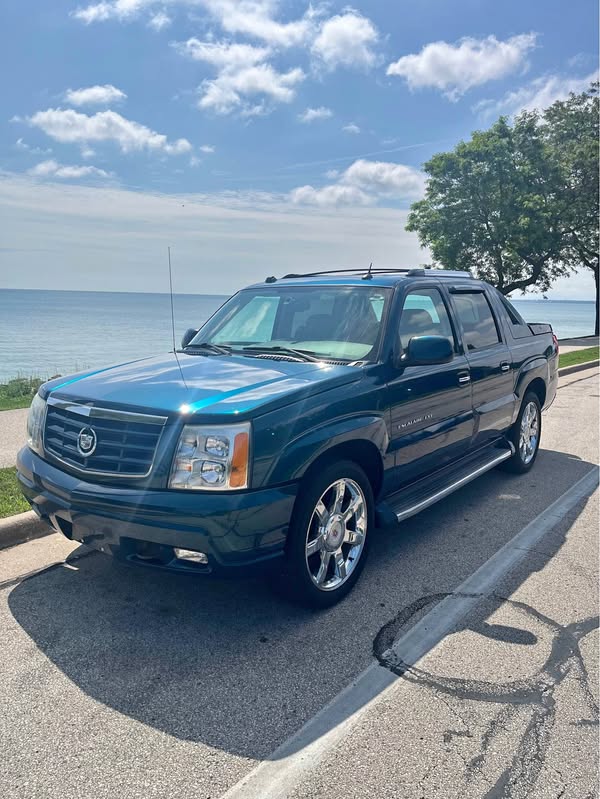 2005 Cadillac Escalade EXT - Sport Utility Pickup 4D