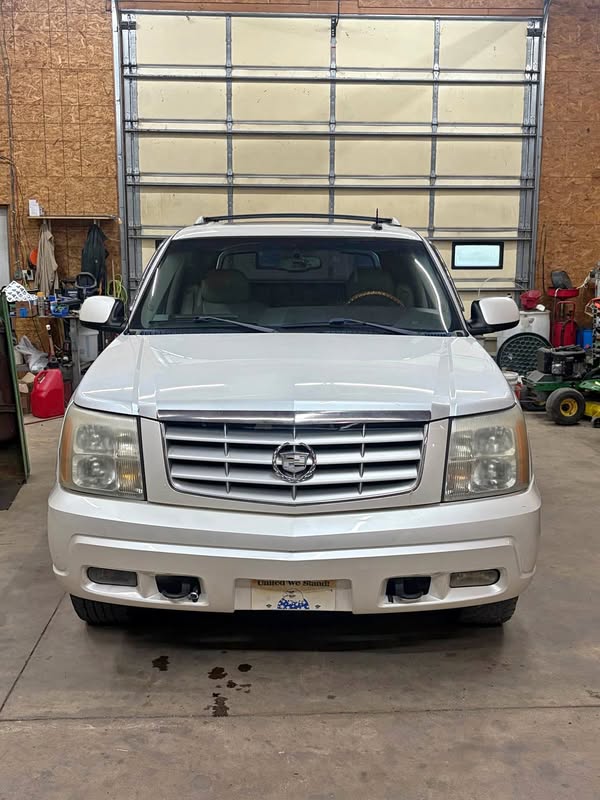 2003 Cadillac Escalade EXT - Luxury Sport Utility Pickup 4D 5 1\/4 ft