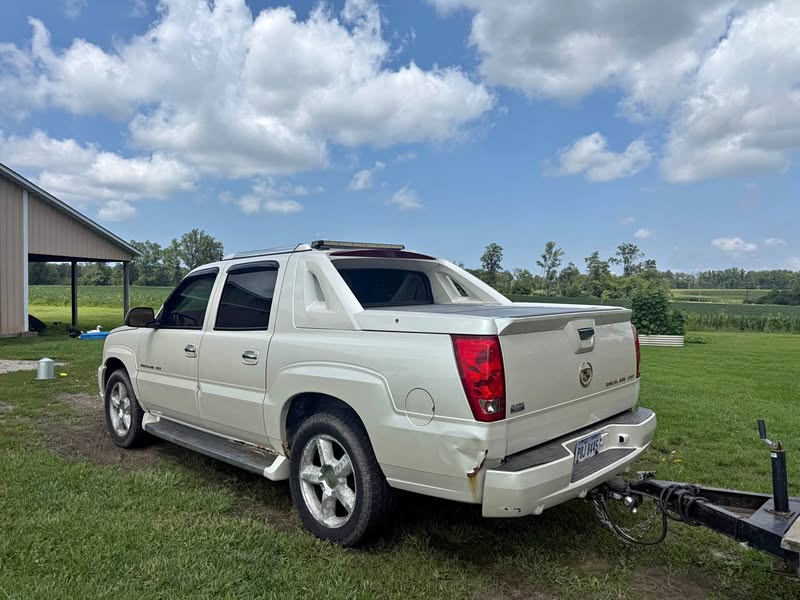 2002 Cadillac Escalade EXT - Luxury Sport Utility Pickup 4D 5 1\/4 ft