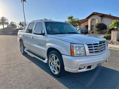2003 Cadillac Escalade EXT - Luxury Sport Utility Pickup 4D 5 1\/4 ft