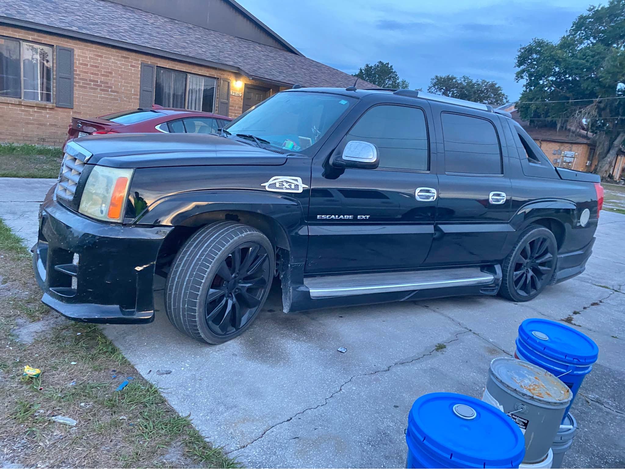 2004 Cadillac Escalade EXT - Luxury Sport Utility Pickup 4D 5 1\/4 ft