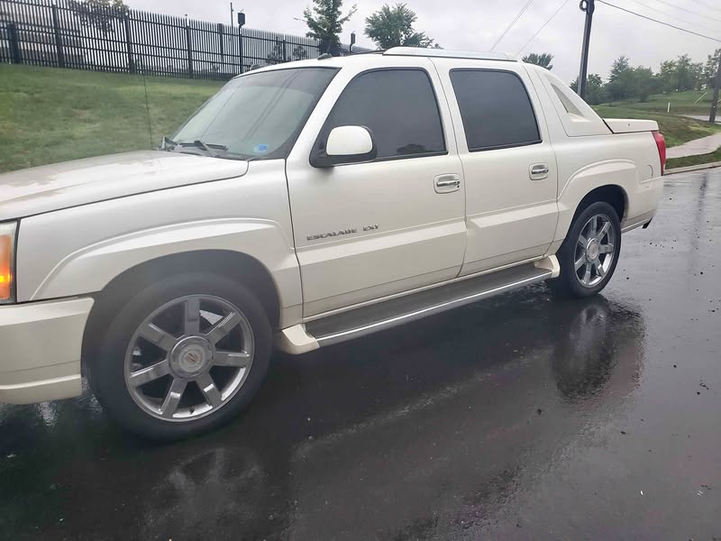 2004 Cadillac Escalade EXT - Sport Utility Pickup 4D