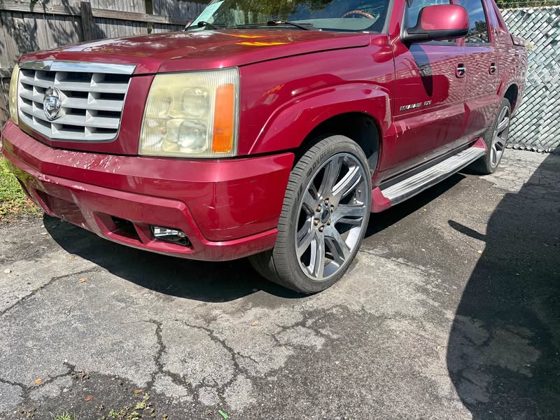 2004 Cadillac Escalade EXT - Sport Utility Pickup 4D