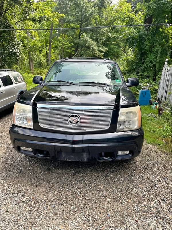 2005 Cadillac Escalade EXT - Luxury Sport Utility Pickup 4D 5 1\/4 ft
