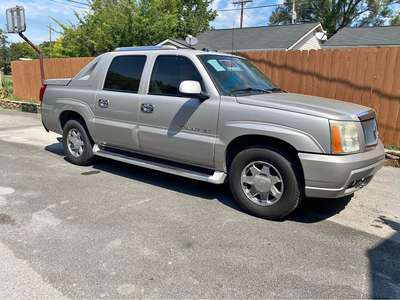 2004 Cadillac Escalade EXT - Luxury Sport Utility Pickup 4D 5 1\/4 ft
