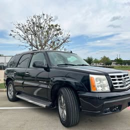 2004 Cadillac Escalade EXT - Luxury Sport Utility Pickup 4D 5 1\/4 ft