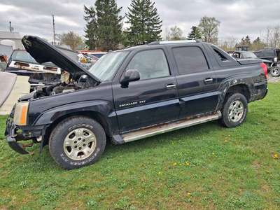 2004 Cadillac Escalade EXT - Luxury Sport Utility Pickup 4D 5 1\/4 ft