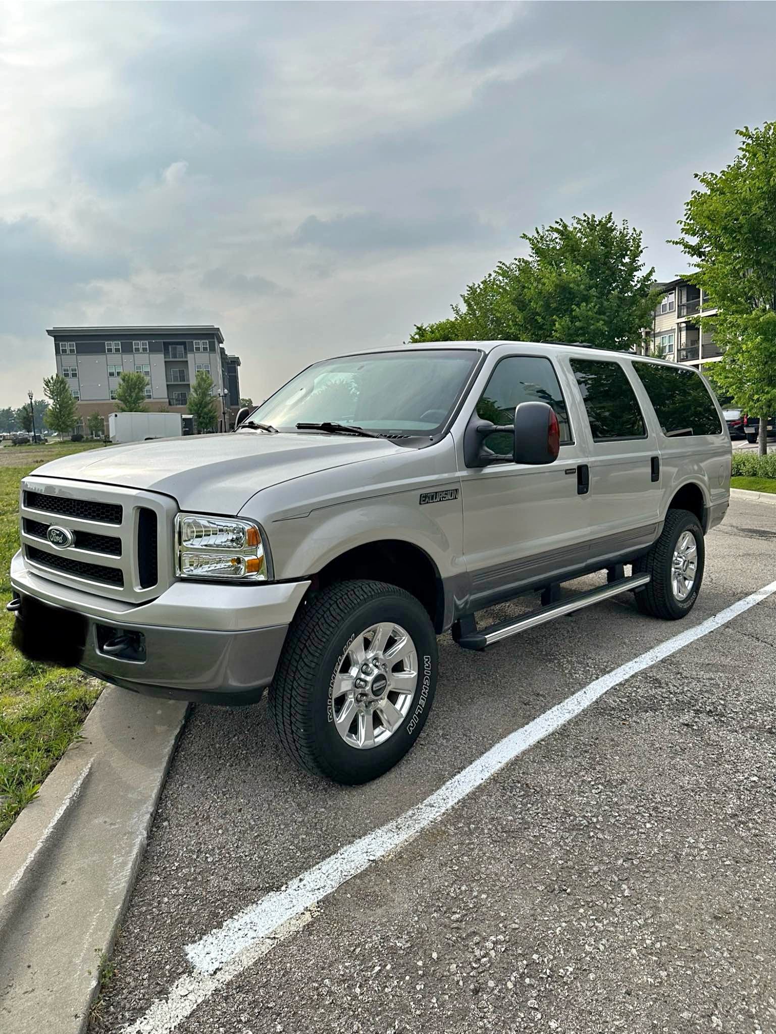 2005 Ford Excursion - XLT Sport Utility 4D