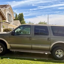 GAS fueled\ufffc  4 WD 2000 Ford Excursion Classic car