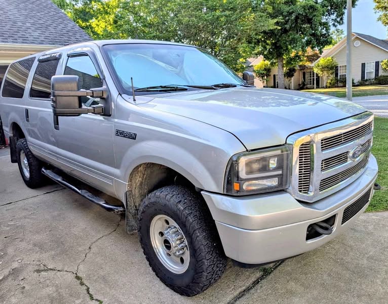 2005 Ford Excursion - XLT Sport Utility 4D