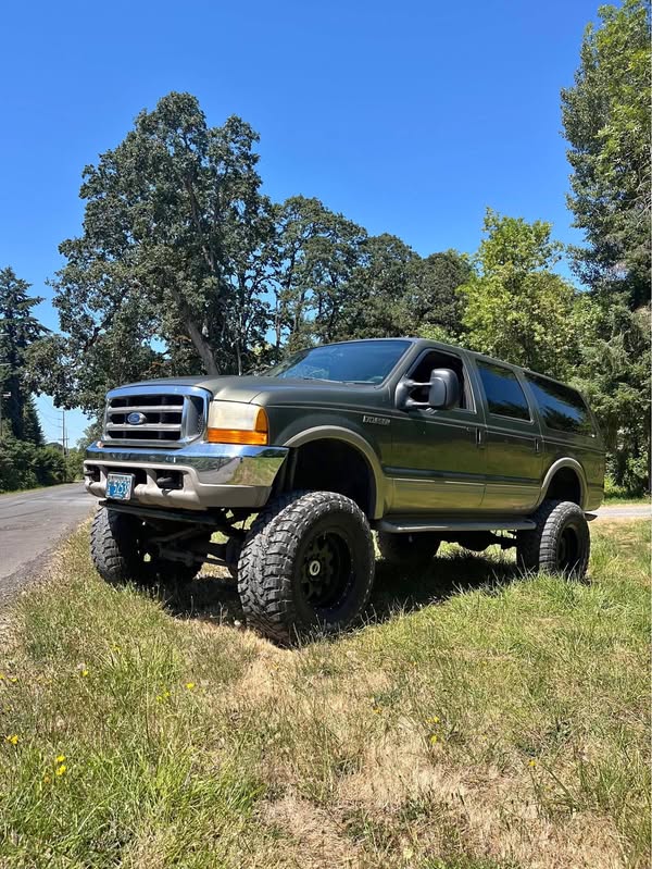 2000 Ford Excursion - Limited Sport Utility 4D