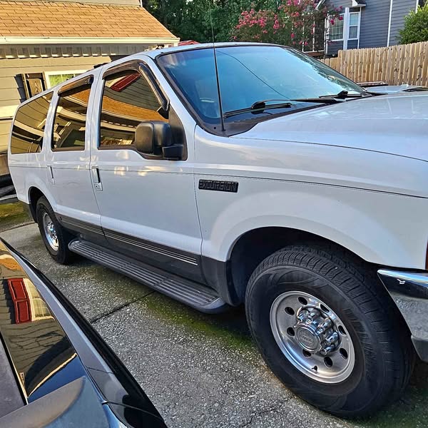 2002 Ford Excursion - XLT Sport Utility 4D