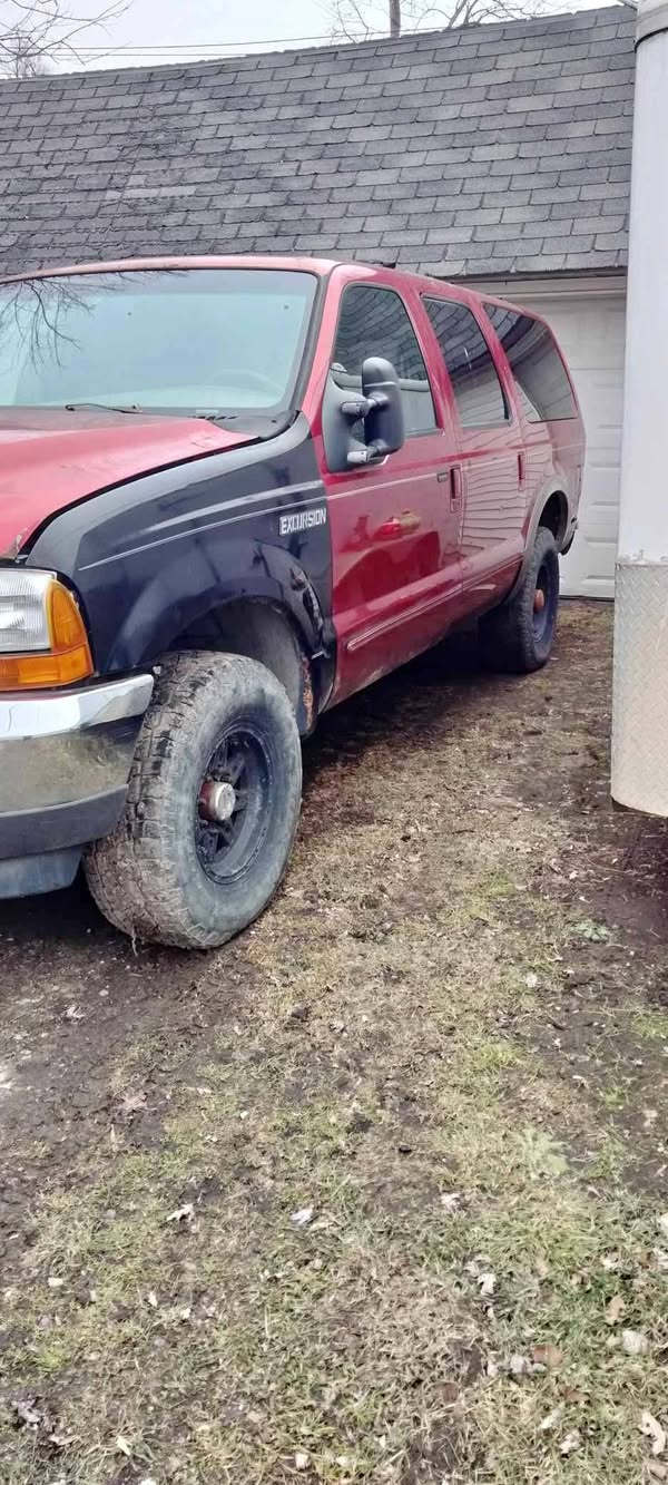 2000 Ford Excursion - Limited Sport Utility 4D