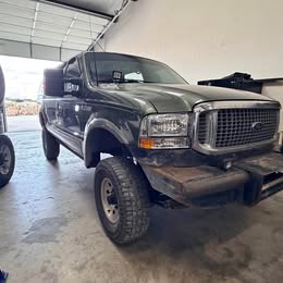 2000 Ford Excursion V10 4x4 Limited PARTS TRUCK