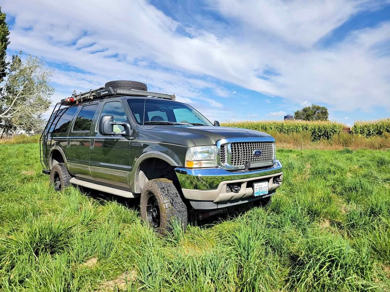 2000 Ford Excursion - Limited Sport Utility 4D