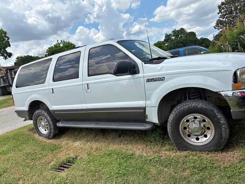 2003 Ford Excursion - XLT Sport Utility 4D