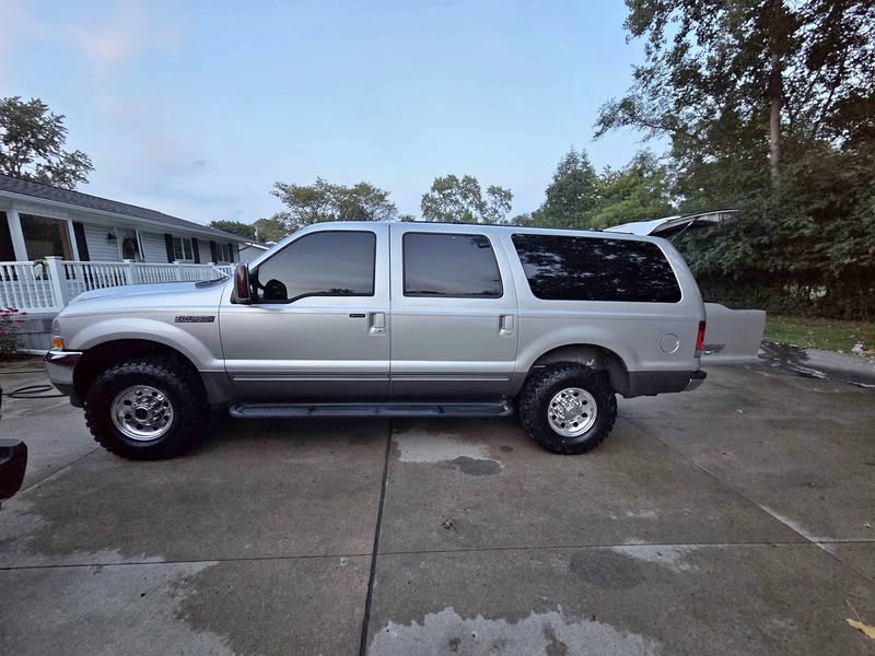 2002 Ford Excursion - XLT Sport Utility 4D