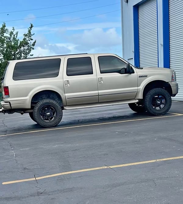 2005 Ford Excursion - Limited Sport Utility 4D