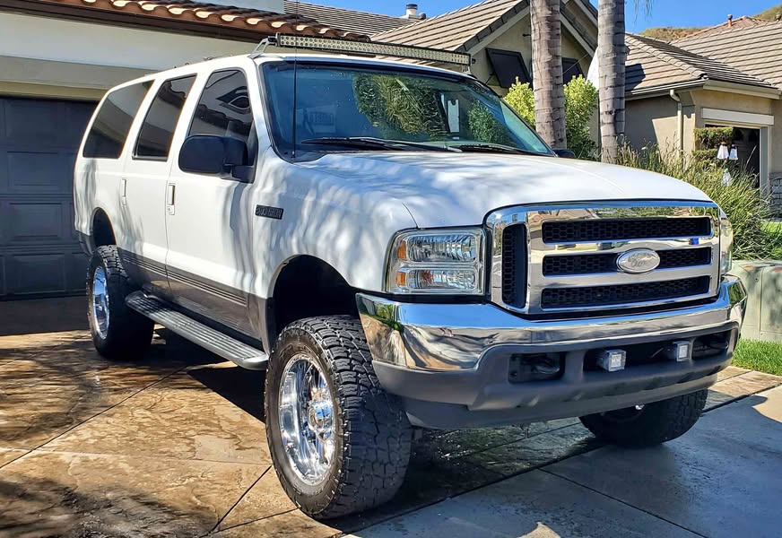 2002 Ford Excursion - XLT Sport Utility 4D