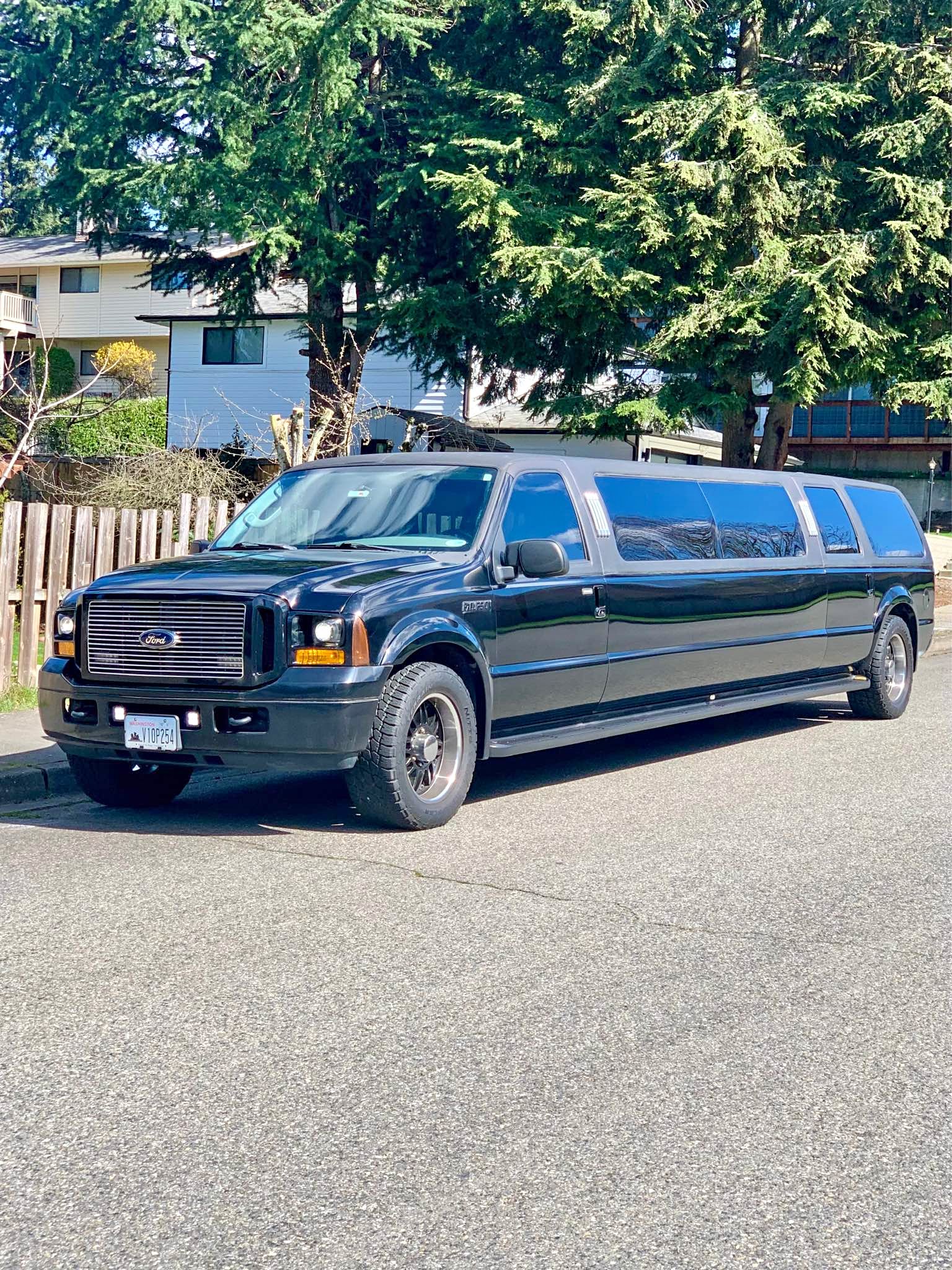 2005 Ford Excursion - Krystal Koach 140EV Limousine