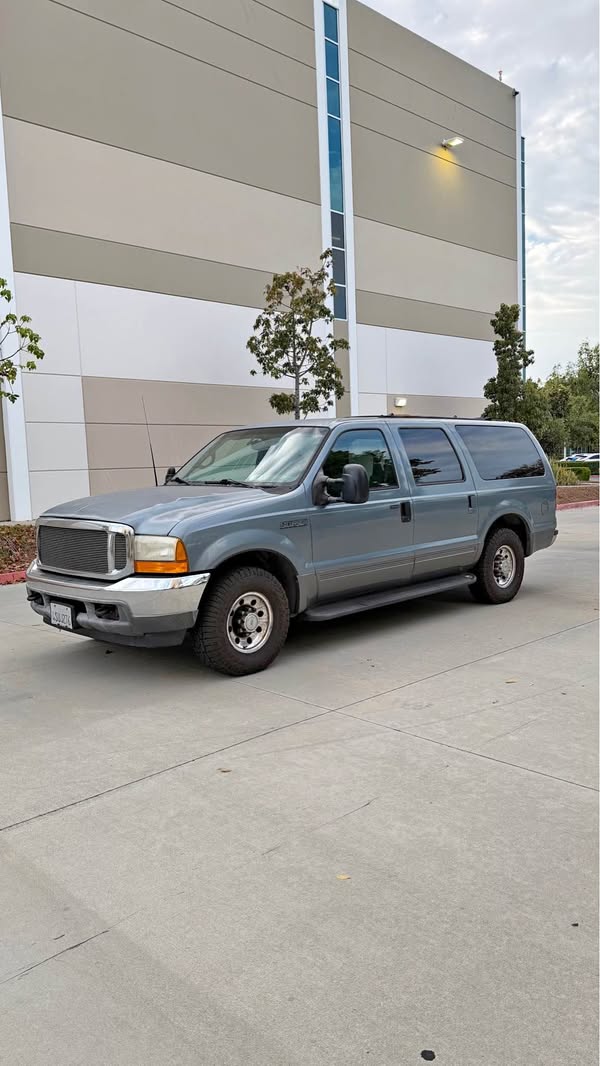 2001 Ford Excursion - XLT Sport Utility 4D