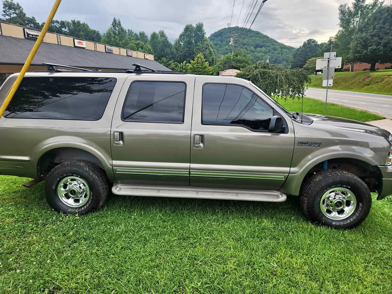 2005 Ford Excursion - Limited Sport Utility 4D