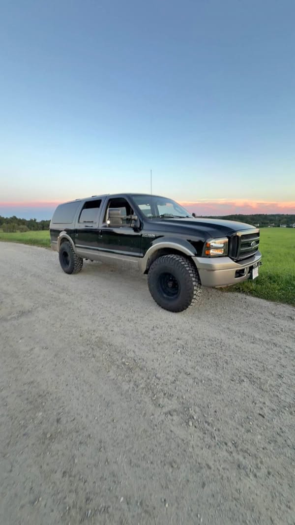 2005 Ford Excursion - Eddie bauer
