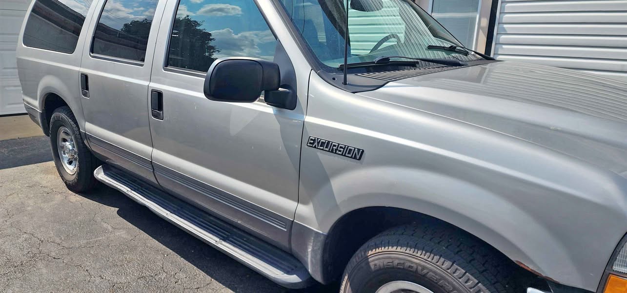 2003 Ford Excursion - XLT Sport Utility 4D