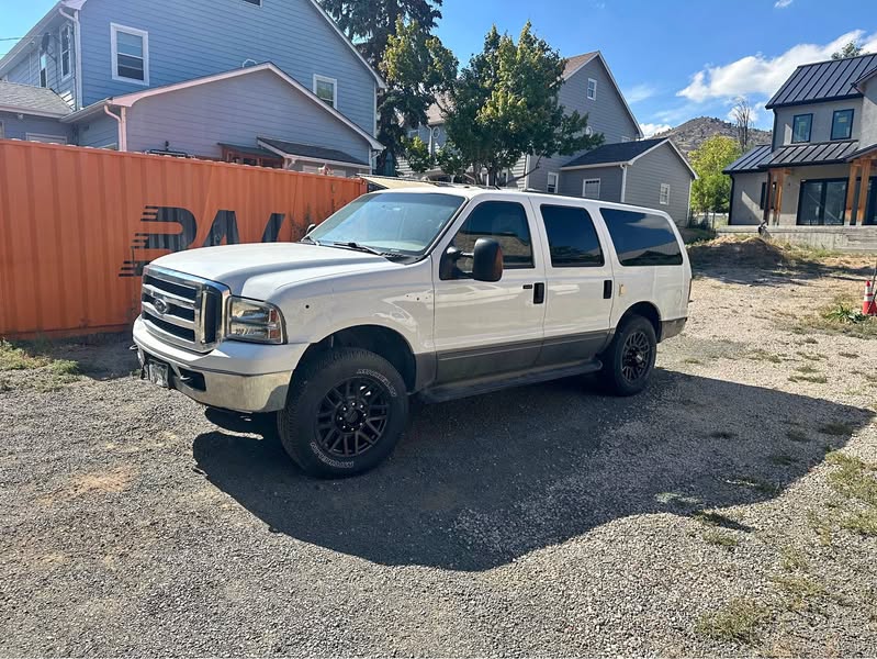 2005 Ford Excursion - XLT Sport Utility 4D