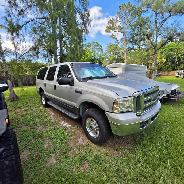 2005 Ford Excursion - XLT Sport Utility 4D