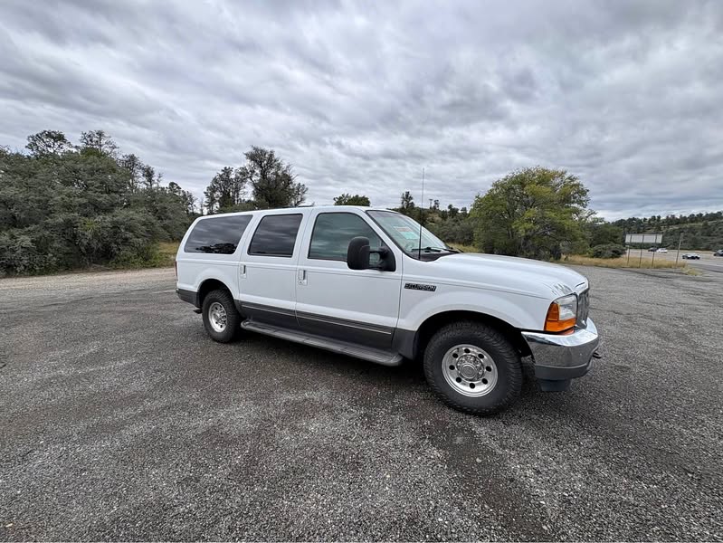 2001 Ford Excursion - XLT Sport Utility 4D
