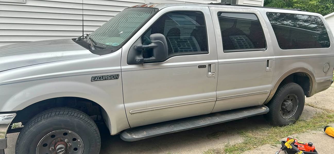 2000 Ford Excursion - XLT Sport Utility 4D