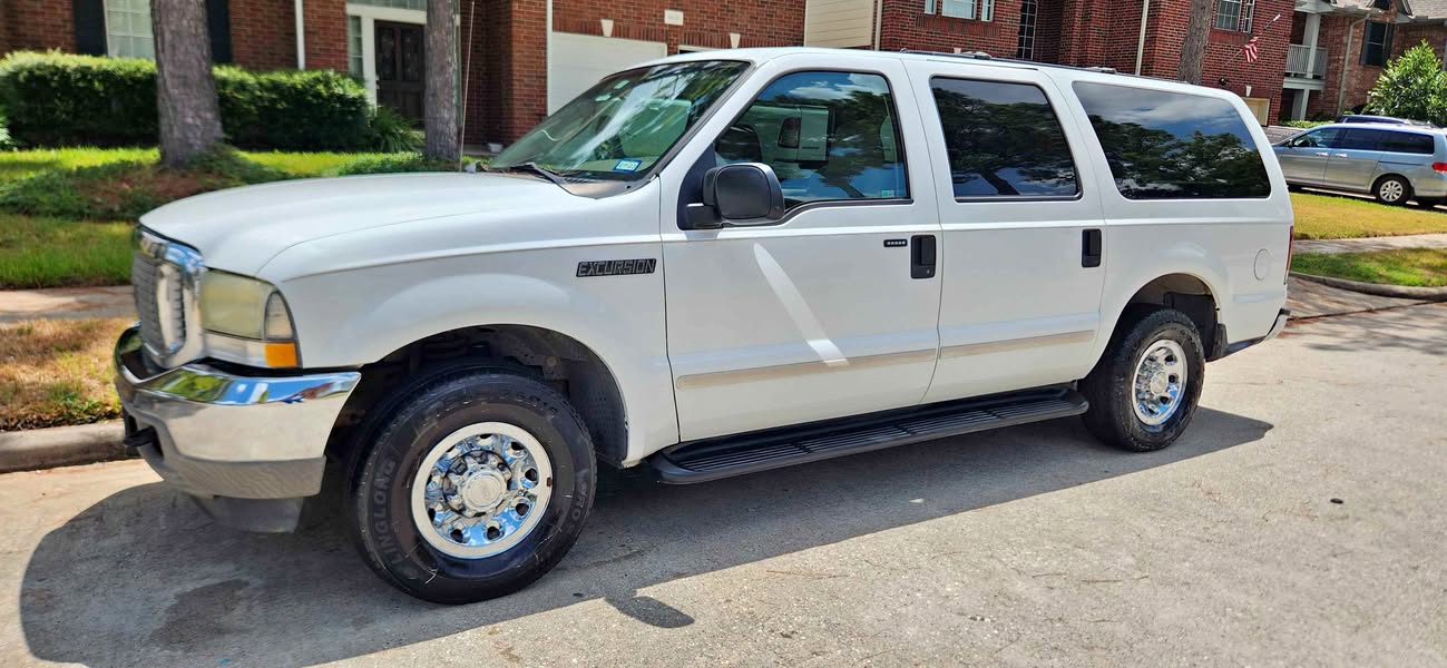 2004 Ford Excursion - XLT Sport Utility 4D