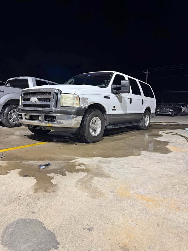 2005 Ford Excursion - XLT Sport Utility 4D